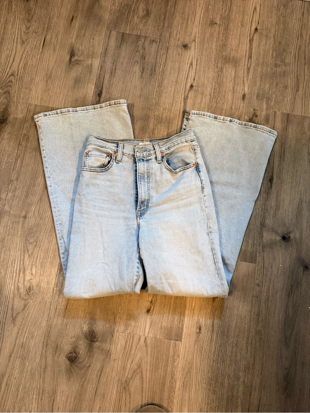 Levi's Light Blue Wide Leg Jeans - Flare Silhouette